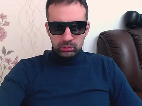 Snapshot of Leo_1617 chatting on 04-23-26, 10:58 Leo 1617 online show from 04-23-26, 10:58