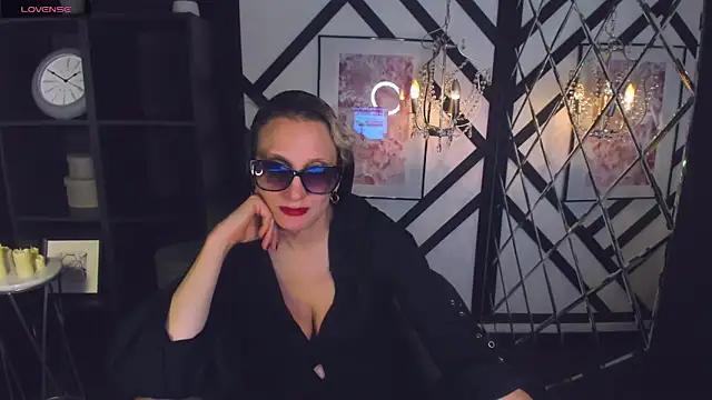 Queen Anna  online show from 01-15-25, 02:06