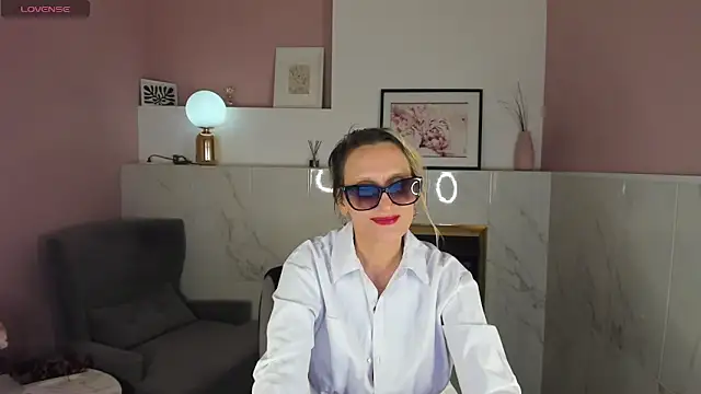 Queen Anna  online show from 02-01-25, 12:18