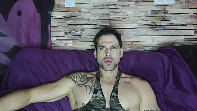 Snapshot of XxBigboybandxX chatting on 12-05-24, 01:49 XxBigboybandxX online show from 12-05-24, 01:49