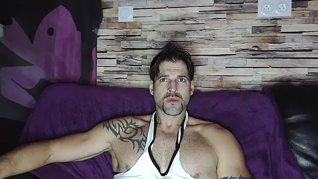 Snapshot of XxBigboybandxX chatting on 12-15-24, 04:26 XxBigboybandxX online show from 12-15-24, 04:26