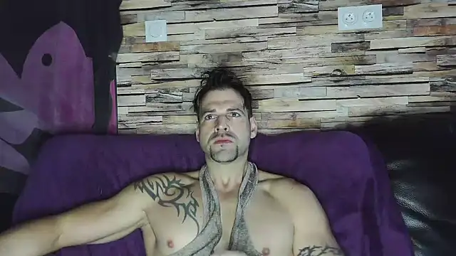 Snapshot of XxBigboybandxX chatting on 12-20-24, 08:06 XxBigboybandxX online show from 12-20-24, 08:06