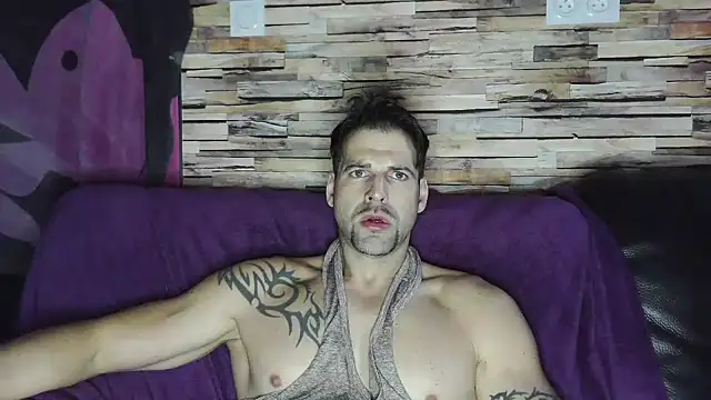 Snapshot of XxBigboybandxX chatting on 12-20-24, 03:53 XxBigboybandxX online show from 12-20-24, 03:53