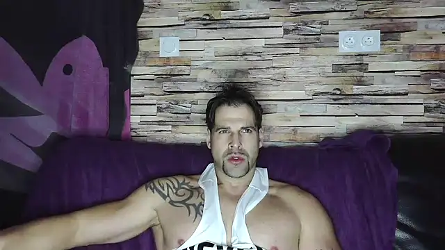 Snapshot of XxBigboybandxX chatting on 01-09-25, 04:17 XxBigboybandxX online show from 01-09-25, 04:17