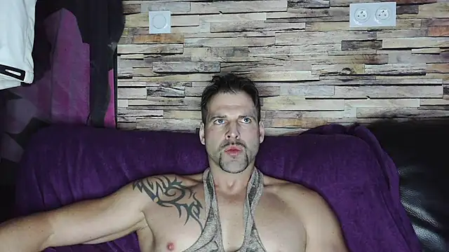 Snapshot of XxBigboybandxX chatting on 01-18-25, 04:42 XxBigboybandxX online show from 01-18-25, 04:42