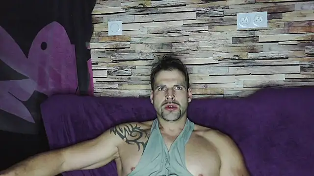 Snapshot of XxBigboybandxX chatting on 01-24-25, 08:22 XxBigboybandxX online show from 01-24-25, 08:22