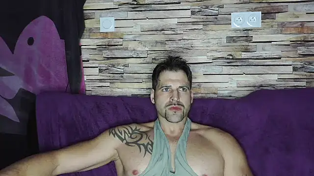 Snapshot of XxBigboybandxX chatting on 01-25-25, 08:21 XxBigboybandxX online show from 01-25-25, 08:21