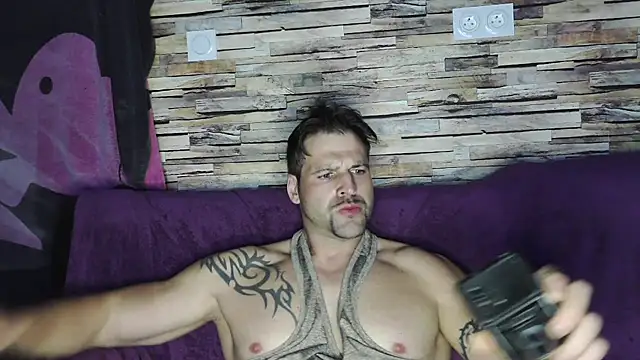 Snapshot of XxBigboybandxX chatting on 02-04-25, 07:22 XxBigboybandxX online show from 02-04-25, 07:22