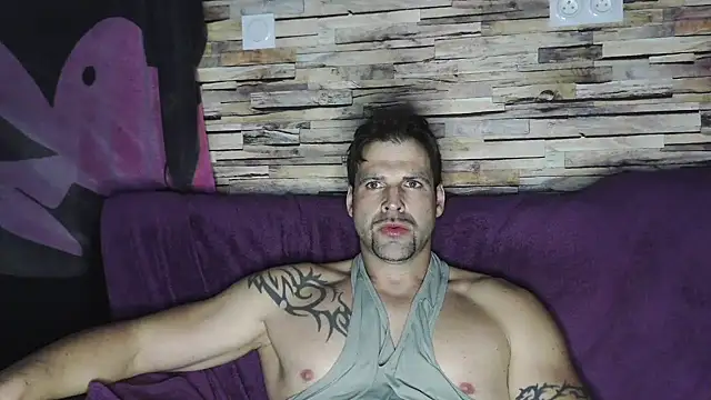 Snapshot of XxBigboybandxX chatting on 02-12-25, 07:02 XxBigboybandxX online show from 02-12-25, 07:02