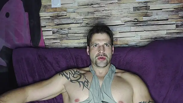 Snapshot of XxBigboybandxX chatting on 02-12-25, 10:04 XxBigboybandxX online show from 02-12-25, 10:04