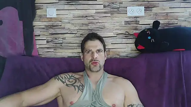 Snapshot of XxBigboybandxX chatting on 02-21-25, 02:06 XxBigboybandxX online show from 02-21-25, 02:06