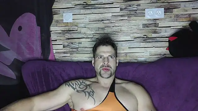 Snapshot of XxBigboybandxX chatting on 02-26-25, 06:54 XxBigboybandxX online show from 02-26-25, 06:54