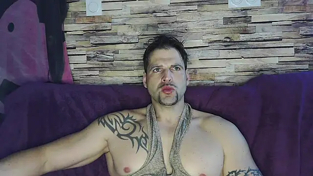 Snapshot of XxBigboybandxX chatting on 03-01-25, 10:13 XxBigboybandxX online show from 03-01-25, 10:13