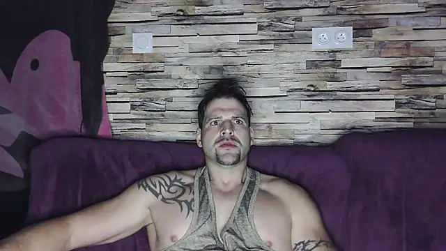 Snapshot of XxBigboybandxX chatting on 03-02-25, 05:33 XxBigboybandxX online show from 03-02-25, 05:33