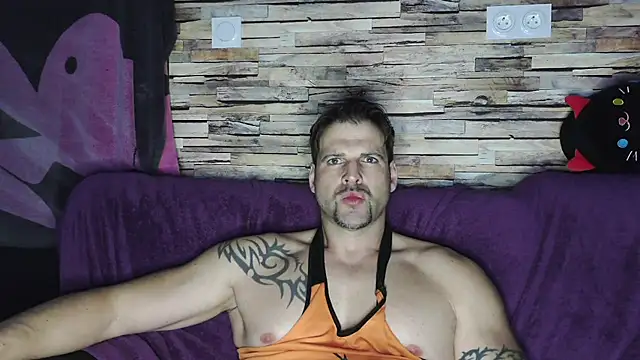 Snapshot of XxBigboybandxX chatting on 03-04-25, 07:01 XxBigboybandxX online show from 03-04-25, 07:01