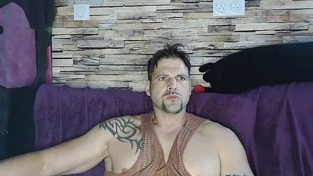 Snapshot of XxBigboybandxX chatting on 03-16-25, 02:44 XxBigboybandxX online show from 03-16-25, 02:44