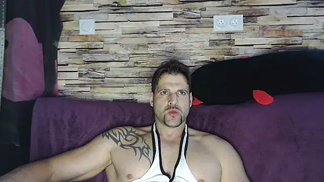 Snapshot of XxBigboybandxX chatting on 03-22-25, 03:31 XxBigboybandxX online show from 03-22-25, 03:31