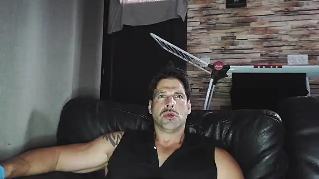 Snapshot of XxBigboybandxX chatting on 09-28-25, 04:23 XxBigboybandxX online show from 09-28-25, 04:23