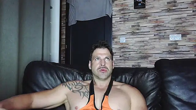 Snapshot of XxBigboybandxX chatting on 10-16-25, 06:14 XxBigboybandxX online show from 10-16-25, 06:14