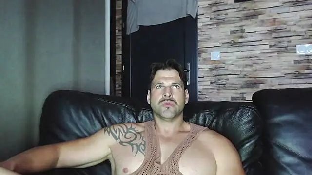 Snapshot of XxBigboybandxX chatting on 10-22-25, 05:24 XxBigboybandxX online show from 10-22-25, 05:24