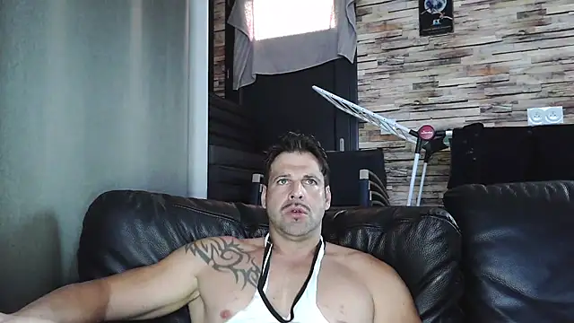 Snapshot of XxBigboybandxX chatting on 10-23-25, 03:33 XxBigboybandxX online show from 10-23-25, 03:33