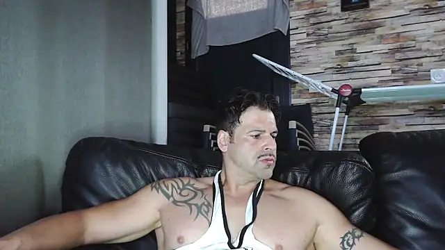 Snapshot of XxBigboybandxX chatting on 10-25-25, 07:49 XxBigboybandxX online show from 10-25-25, 07:49