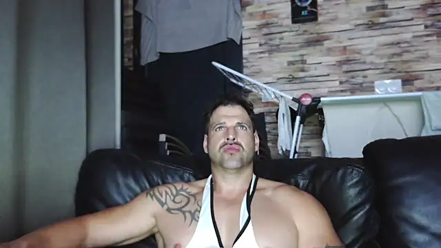 Snapshot of XxBigboybandxX chatting on 11-03-25, 06:09 XxBigboybandxX online show from 11-03-25, 06:09