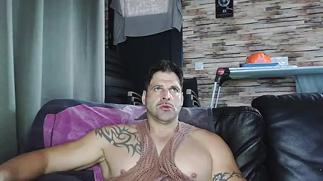 Snapshot of XxBigboybandxX chatting on 11-11-25, 10:48 XxBigboybandxX online show from 11-11-25, 10:48