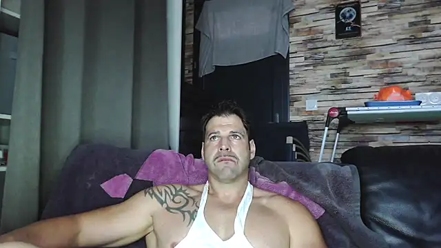 Snapshot of XxBigboybandxX chatting on 11-14-25, 07:18 XxBigboybandxX online show from 11-14-25, 07:18