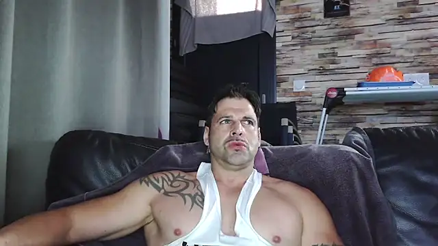 Snapshot of XxBigboybandxX chatting on 11-16-25, 02:22 XxBigboybandxX online show from 11-16-25, 02:22