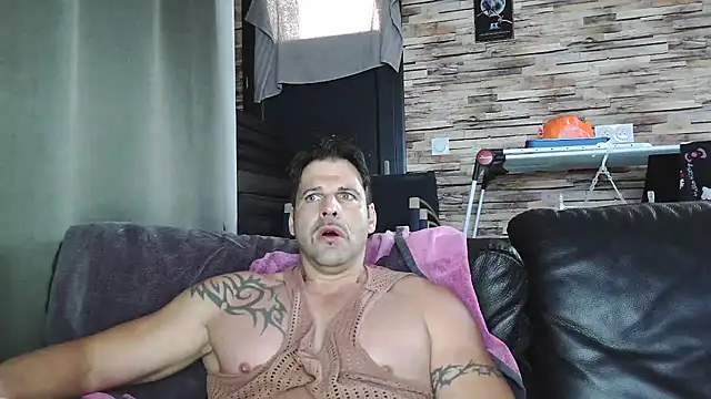 Snapshot of XxBigboybandxX chatting on 11-19-25, 02:50 XxBigboybandxX online show from 11-19-25, 02:50