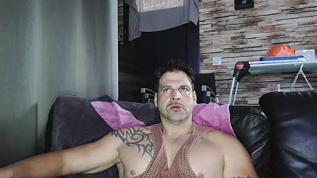 Snapshot of XxBigboybandxX chatting on 11-20-25, 08:14 XxBigboybandxX online show from 11-20-25, 08:14