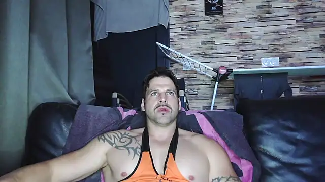 Snapshot of XxBigboybandxX chatting on 12-13-25, 07:53 XxBigboybandxX online show from 12-13-25, 07:53