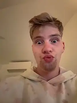 Snapshot of CDLukeLucy420 chatting on 10-02-25, 07:10 CDLukeLucy420 online show from 10-02-25, 07:10