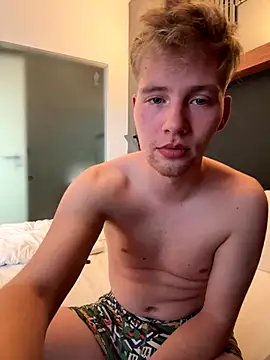 Snapshot of CDLukeLucy420 chatting on 10-05-25, 04:05 CDLukeLucy420 online show from 10-05-25, 04:05