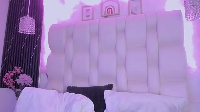 MelodiLovee  online show from 04-06-26, 06:31