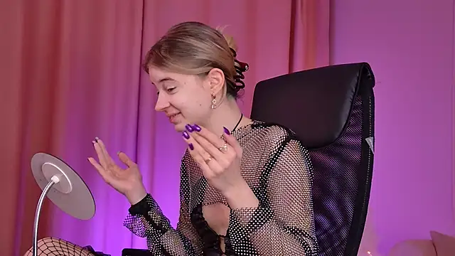 TinaDavil online show from 12-20-25, 09:16