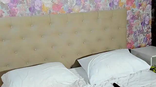 Snapshot of emma77_ chatting on 10-20-25, 07:58 emma77 online show from 10-20-25, 07:58