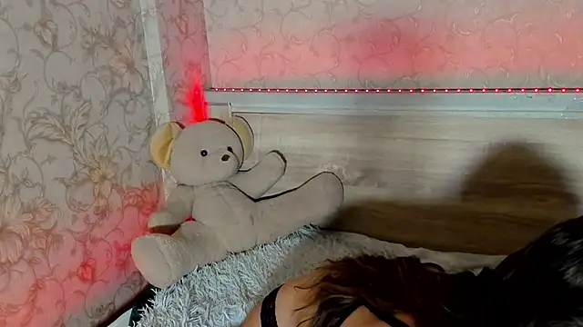 Snapshot of emma77_ chatting on 11-15-25, 09:11 emma77 online show from 11-15-25, 09:11