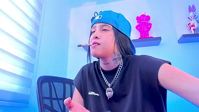 Snapshot of Gangster_Girl chatting on 12-14-24, 05:14 Gangster Girl online show from 12-14-24, 05:14