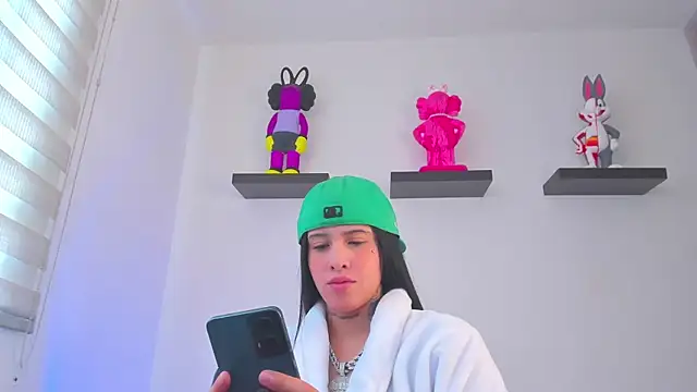 Snapshot of Gangster_Girl chatting on 12-26-24, 04:25 Gangster Girl online show from 12-26-24, 04:25