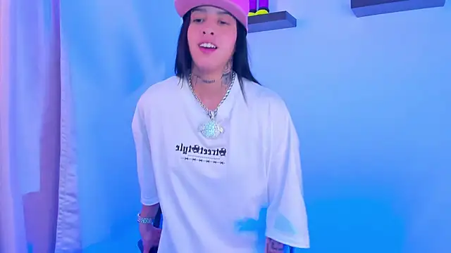 Snapshot of Gangster_Girl chatting on 01-04-25, 10:24 Gangster Girl online show from 01-04-25, 10:24