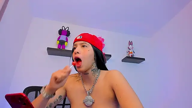 Snapshot of Gangster_Girl chatting on 02-06-25, 10:00 Gangster Girl online show from 02-06-25, 10:00