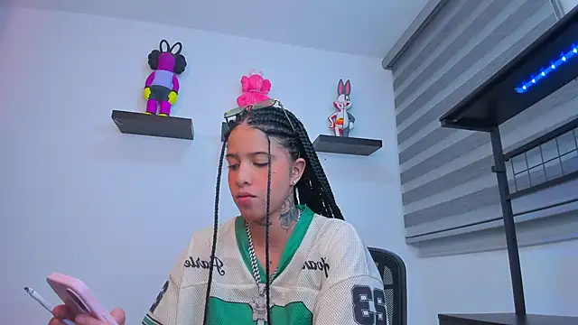 Snapshot of Gangster_Girl chatting on 09-24-25, 12:36 Gangster Girl online show from 09-24-25, 12:36