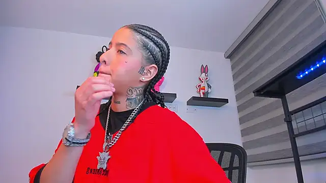 Snapshot of Gangster_Girl chatting on 12-04-25, 04:44 Gangster Girl online show from 12-04-25, 04:44