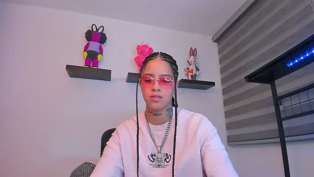 Gangster Girl online show from 12-23-25, 04:10