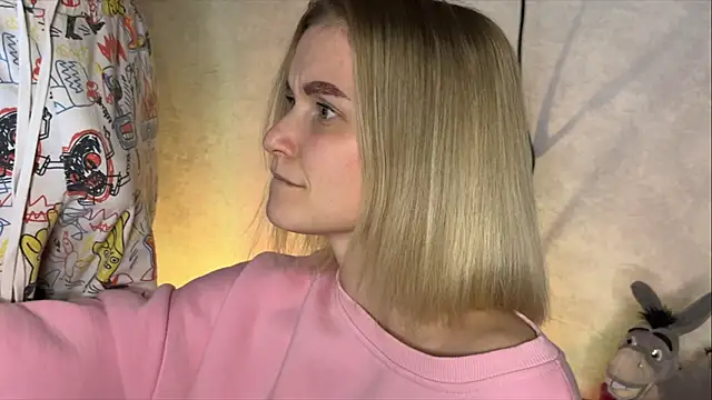 Snapshot of Adelovenick chatting on 03-19-25, 06:55 Adelovenick online show from 03-19-25, 06:55