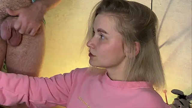 Snapshot of Adelovenick chatting on 03-21-25, 07:46 Adelovenick online show from 03-21-25, 07:46