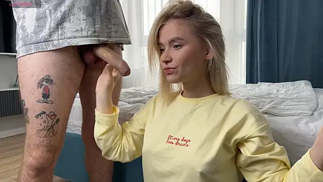 Snapshot of Adelovenick chatting on 10-12-25, 07:51 Adelovenick online show from 10-12-25, 07:51