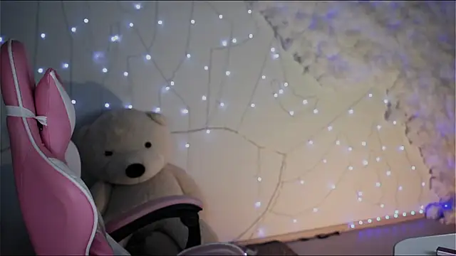 Snapshot of Lana__May chatting on 12-20-24, 11:32 Lana May online show from 12-20-24, 11:32